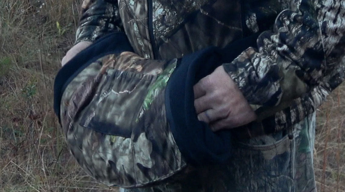 Adjustable Heated Rechargeable Heated Hand Warmer fits around your waist to help keep your fingers from getting cold